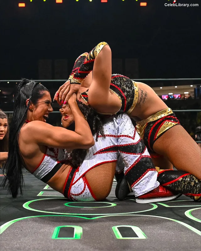 Indi Hartwell photo 5 of 884