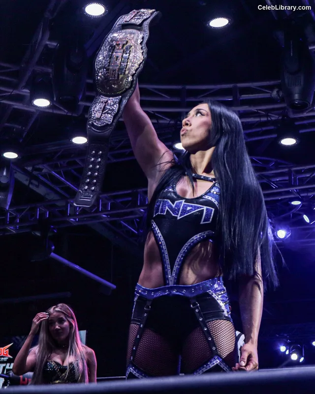 Indi Hartwell photo 9 of 884