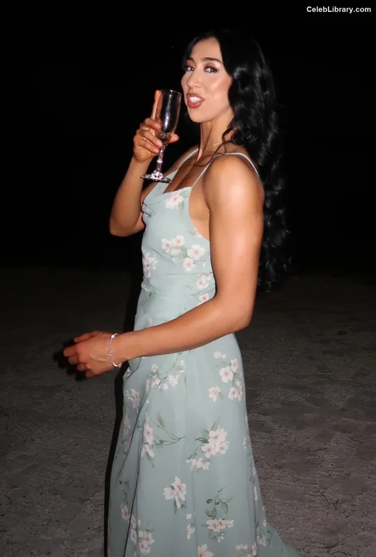 Indi Hartwell photo 11 of 884