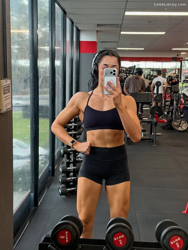Indi Hartwell photo 22 of 884