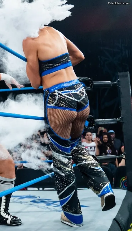 Indi Hartwell photo 1 of 884