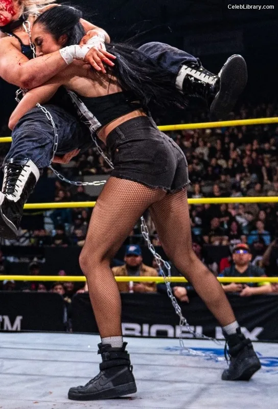Indi Hartwell photo 5 of 884