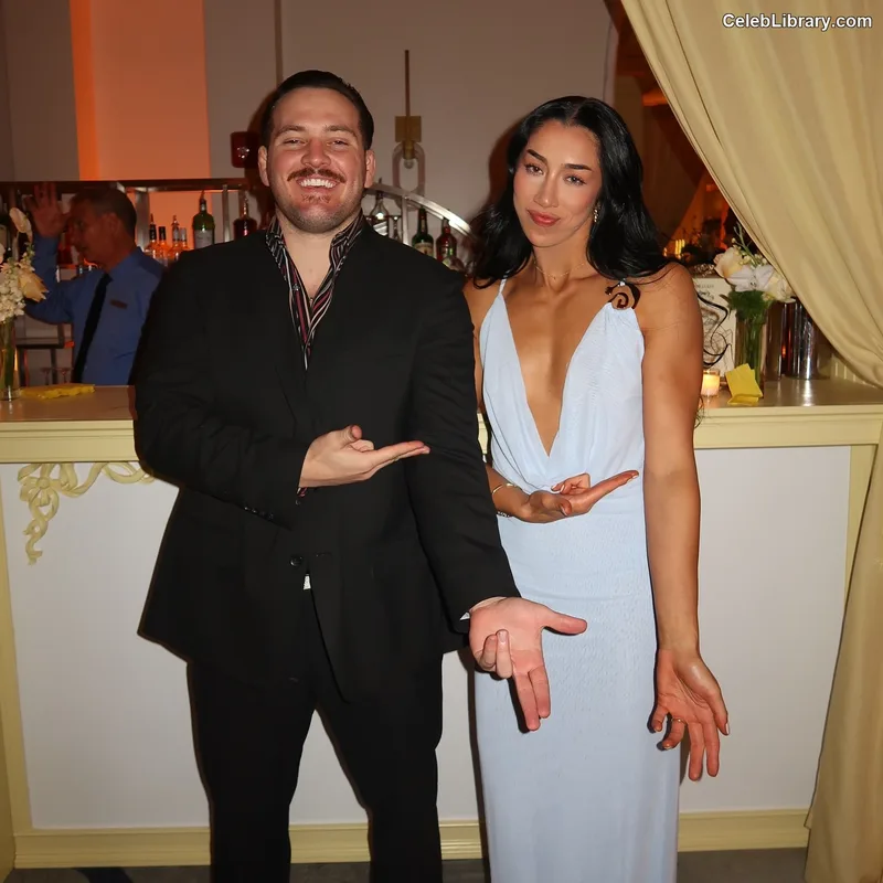 Indi Hartwell photo 16 of 884