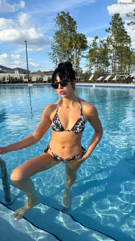 Indi Hartwell photo 3 of 884