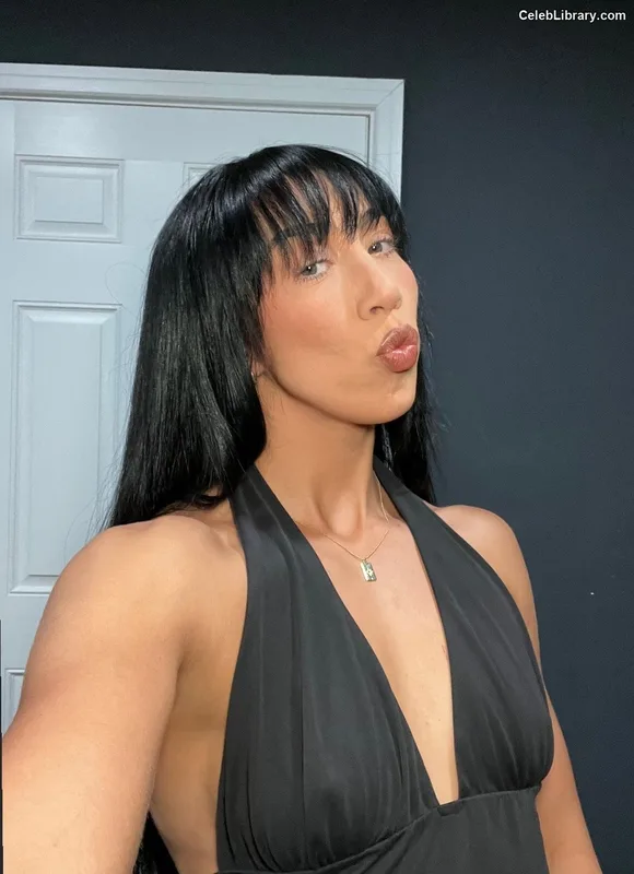 Indi Hartwell photo 5 of 884