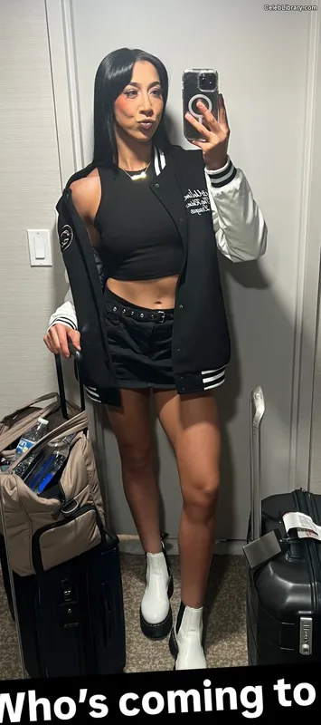 Indi Hartwell photo 7 of 884