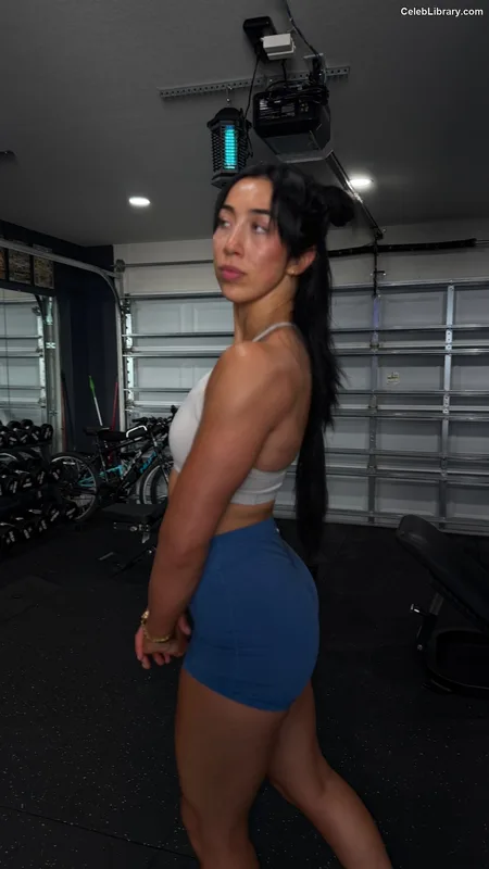 Indi Hartwell photo 11 of 884