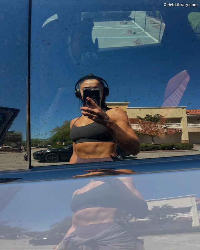Indi Hartwell photo 14 of 884
