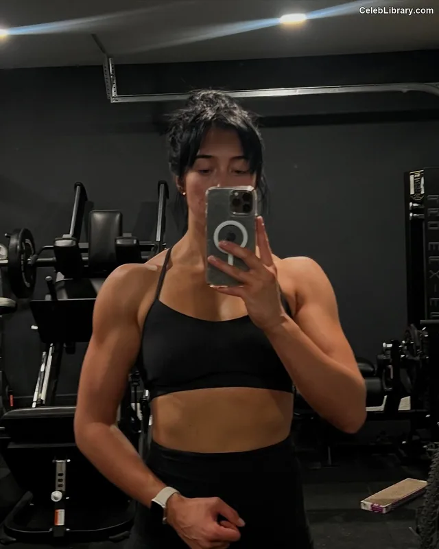 Indi Hartwell photo 17 of 884