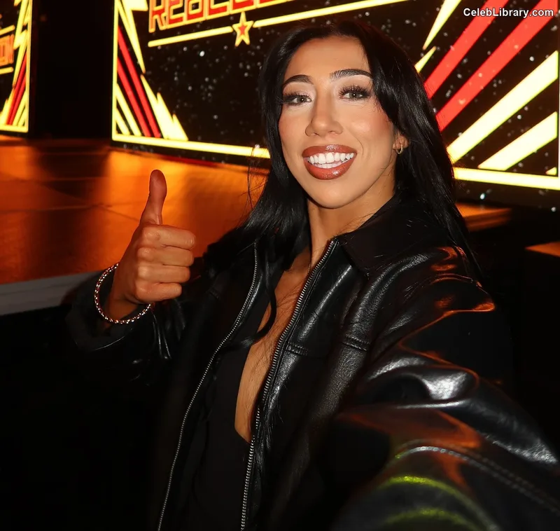 Indi Hartwell photo 2 of 884