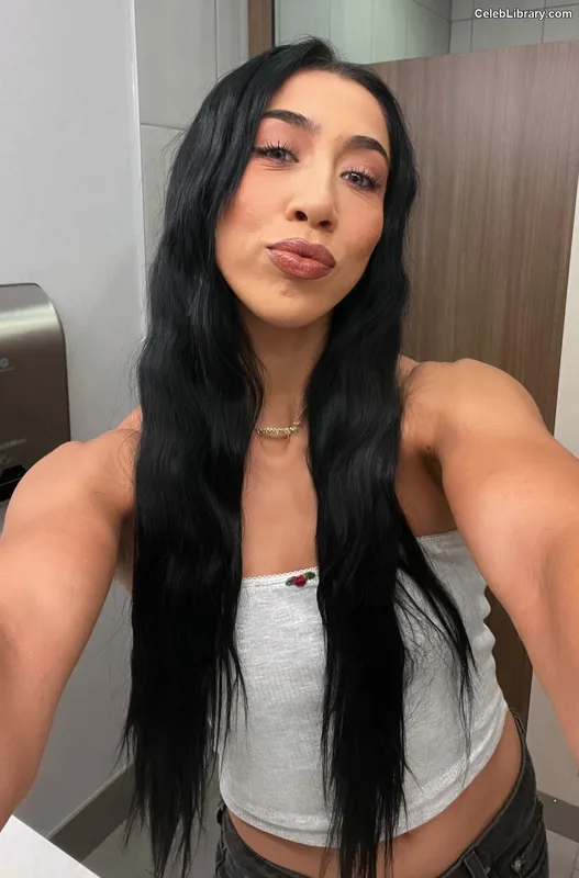 Indi Hartwell photo 8 of 884