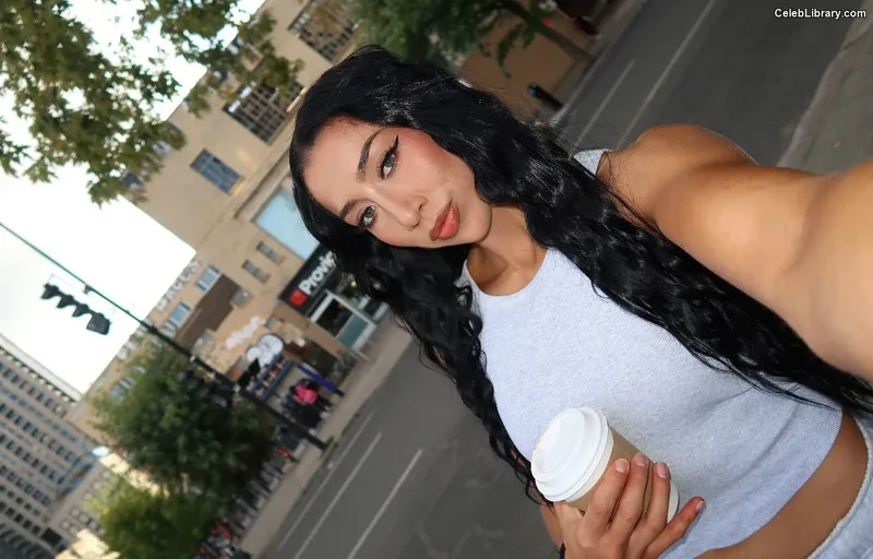Indi Hartwell photo 11 of 884