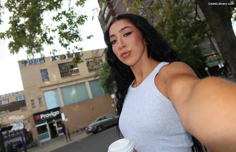 Indi Hartwell photo 12 of 884
