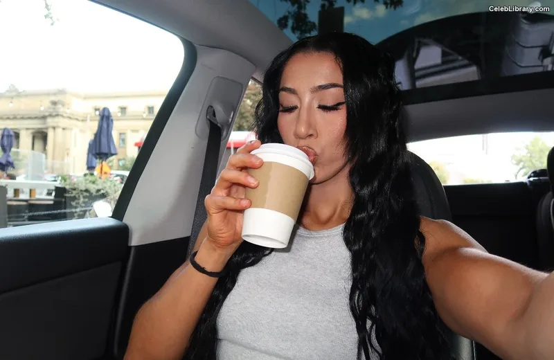 Indi Hartwell photo 15 of 884
