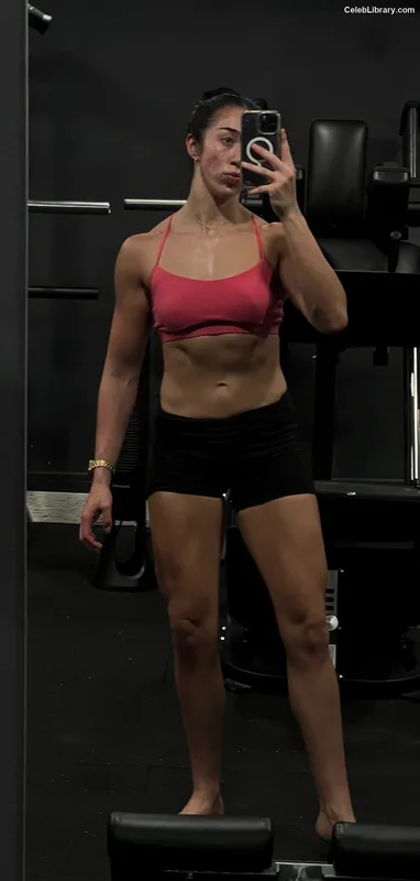 Indi Hartwell photo 19 of 884