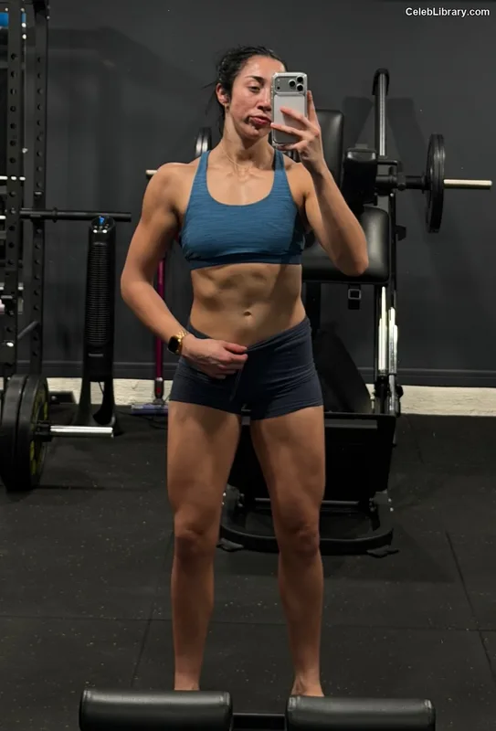 Indi Hartwell photo 20 of 884