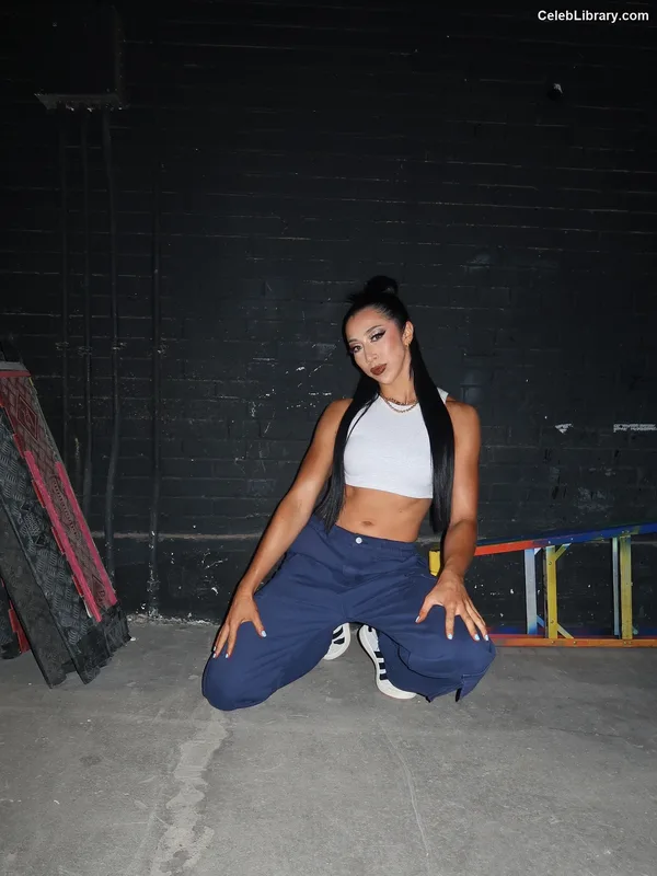 Indi Hartwell photo 21 of 884