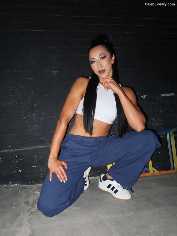 Indi Hartwell photo 23 of 884