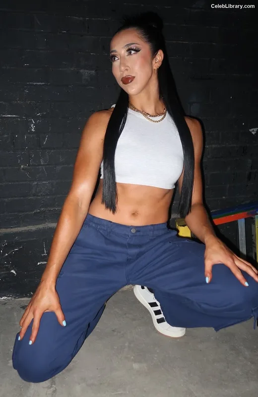 Indi Hartwell photo 2 of 884