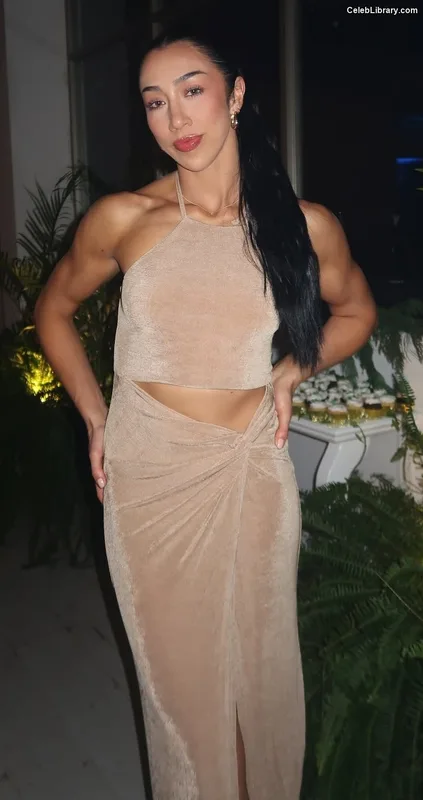 Indi Hartwell photo 13 of 884