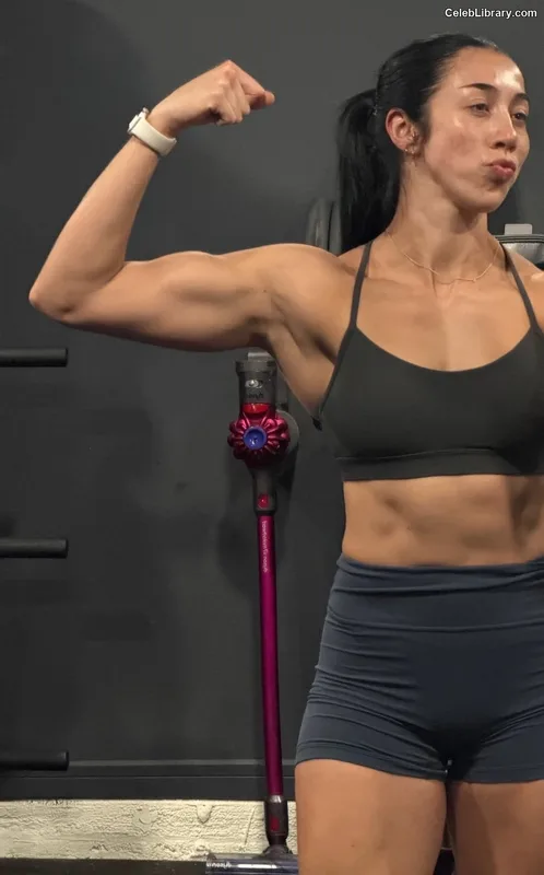 Indi Hartwell photo 14 of 884