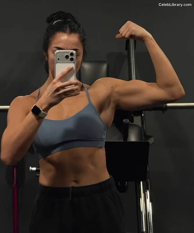 Indi Hartwell photo 15 of 884