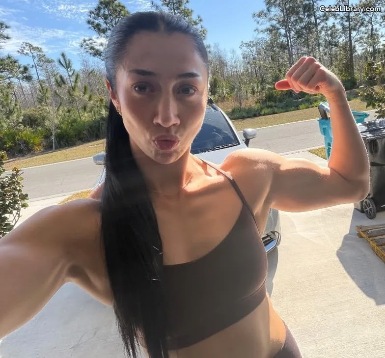 Indi Hartwell photo 18 of 884