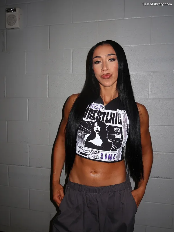 Indi Hartwell photo 23 of 884