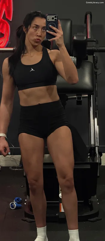 Indi Hartwell photo 5 of 884