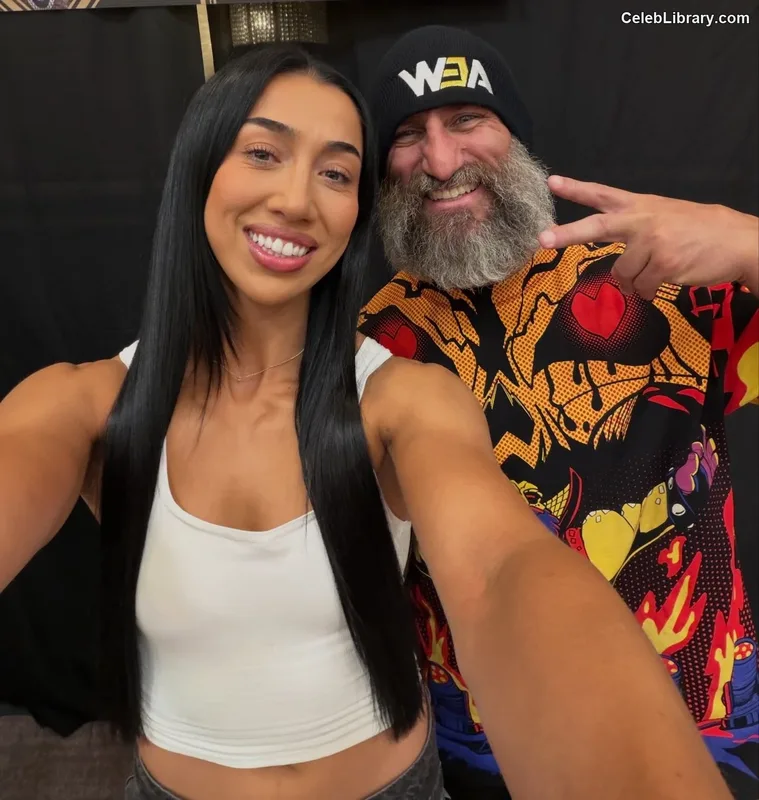 Indi Hartwell photo 14 of 884