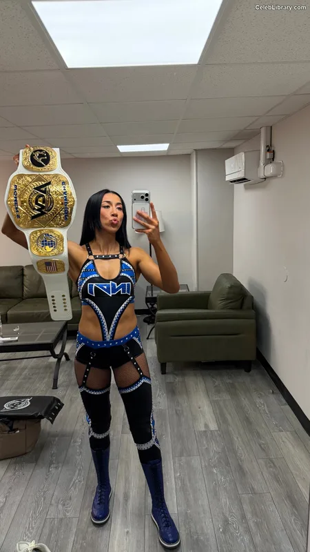 Indi Hartwell photo 22 of 884