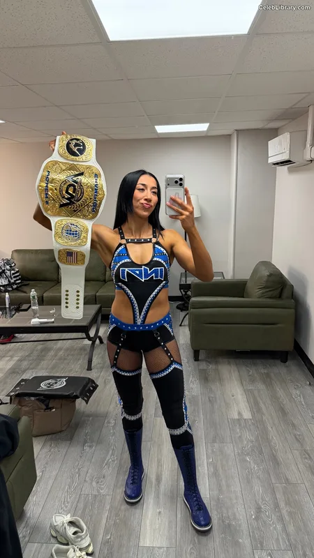 Indi Hartwell photo 24 of 884