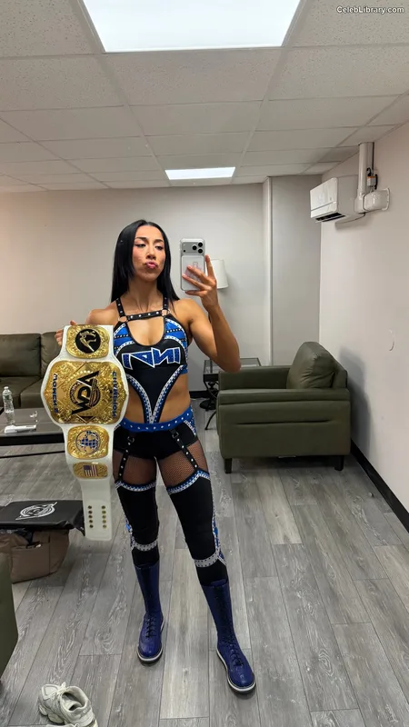 Indi Hartwell photo 1 of 884