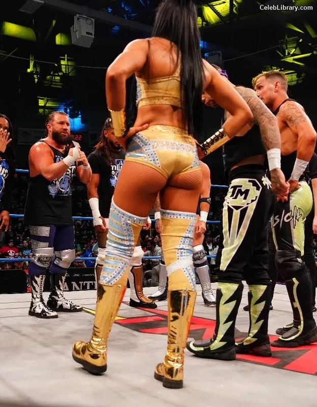 Indi Hartwell photo 1 of 884
