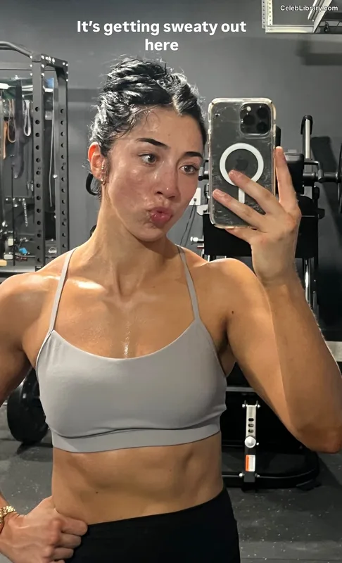 Indi Hartwell photo 7 of 884