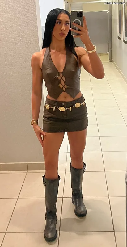Indi Hartwell photo 4 of 884