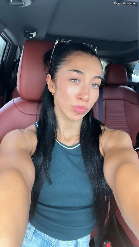 Indi Hartwell photo 8 of 884