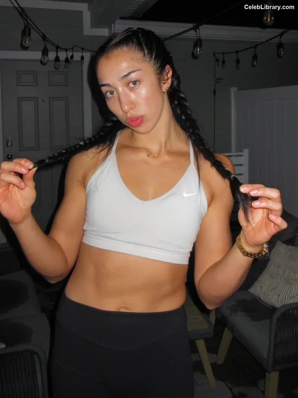 Indi Hartwell photo 13 of 884