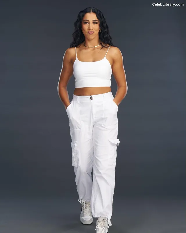 Indi Hartwell photo 6 of 884