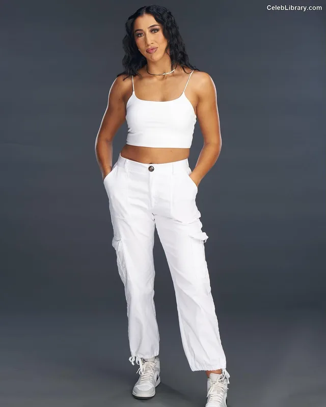Indi Hartwell photo 7 of 884