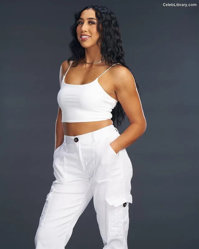 Indi Hartwell photo 9 of 884