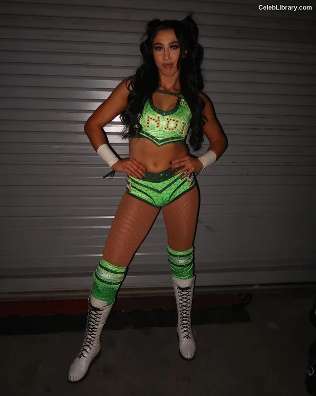 Indi Hartwell photo 12 of 884