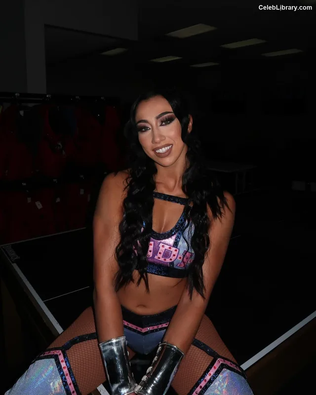 Indi Hartwell photo 14 of 884