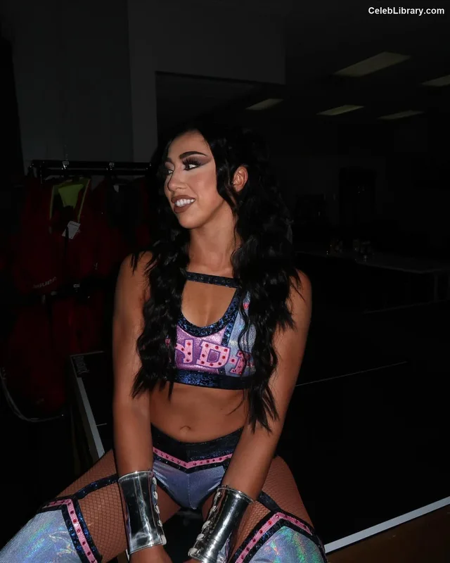 Indi Hartwell photo 15 of 884