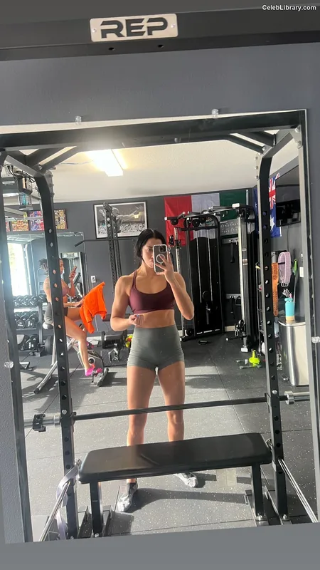 Indi Hartwell photo 17 of 884