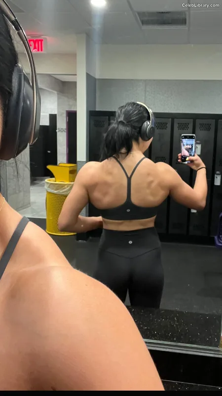 Indi Hartwell photo 21 of 884