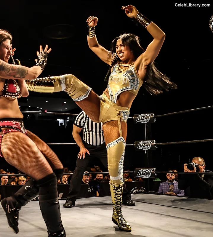 Indi Hartwell photo 10 of 884