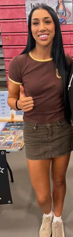 Indi Hartwell photo 13 of 884