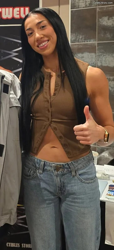 Indi Hartwell photo 14 of 884