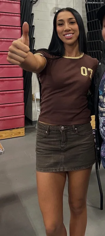 Indi Hartwell photo 15 of 884